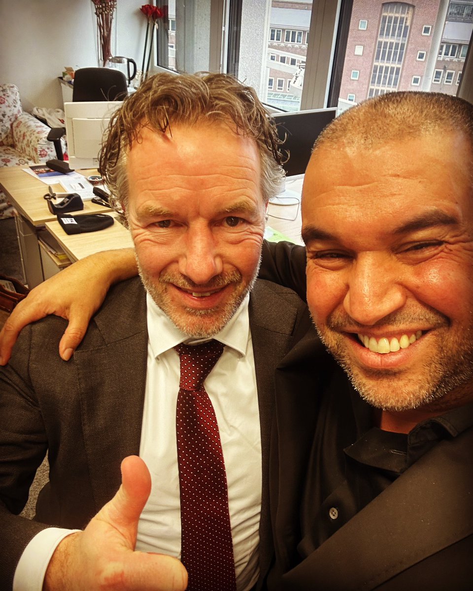 Even snel een espressootje samen met @wybrenvanhaga
 
- Hard werken moeten lonen.
- Ondernemerschap stimuleren.
- Koester MKB.
- Een kleine efficiënte overheid
- Betrouwbare overheid! 
- Niet lullen maar poetsen mentaliteit. 

Klinkt als muziek in de oren! 
<a href="/BVNLNederland/">BVNL | Belang van Nederland</a>