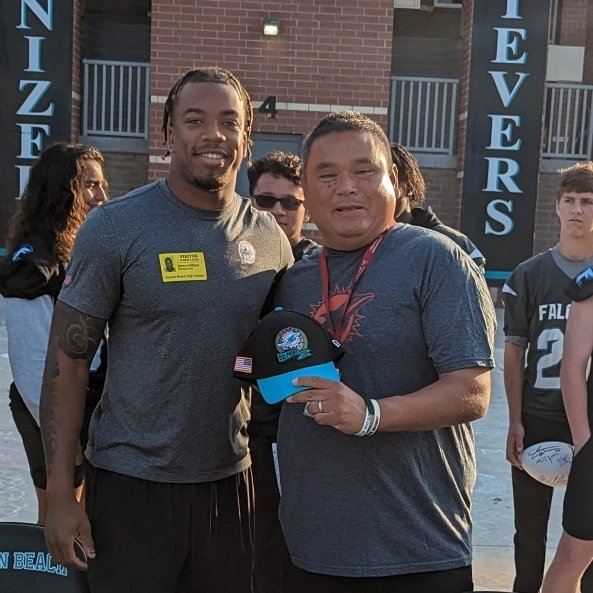 JFlagfb's tweet photo. Thank you @HollywoodVon for coming to @JBHSFALCONS and having breakfast with the team and students! Fins Up! #FinFanForLife @MiamiDolphins @MCSDFlorida https://t.co/pZ0MF7NtU8