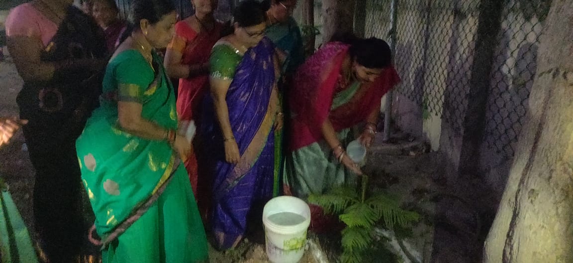 JagadeeshwarINC's tweet photo. మహిళ దినోత్సవాన్ని పురస్కరించుకుని హఫీజ్ పెట్ డివిజన్ మహిళలతో కలిసి @MPsantoshtrs గారి స్ఫూర్తిని ఆదర్శంగా తీసుకుని ఈరోజు మొక్కలు నాటడం జరిగింది..

#WomensDay #InternationalWomensDay https://t.co/5BfYGBDvlc