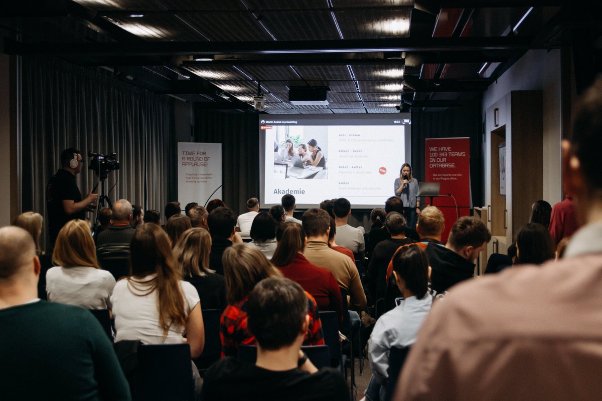Právě dnes se obzvlášť hodí zavzpomínat na nedávné setkání komunity <a href="/ReactGirlsPraha/">ReactGirlsPrague</a>, která pomáhá ženám v jejich cestě do IT světa. Mezi přednášejícími nechyběl náš kolega Martin Svátek z DataCore týmu. Meetup se uskutečnil v našich butovických kancelářích.