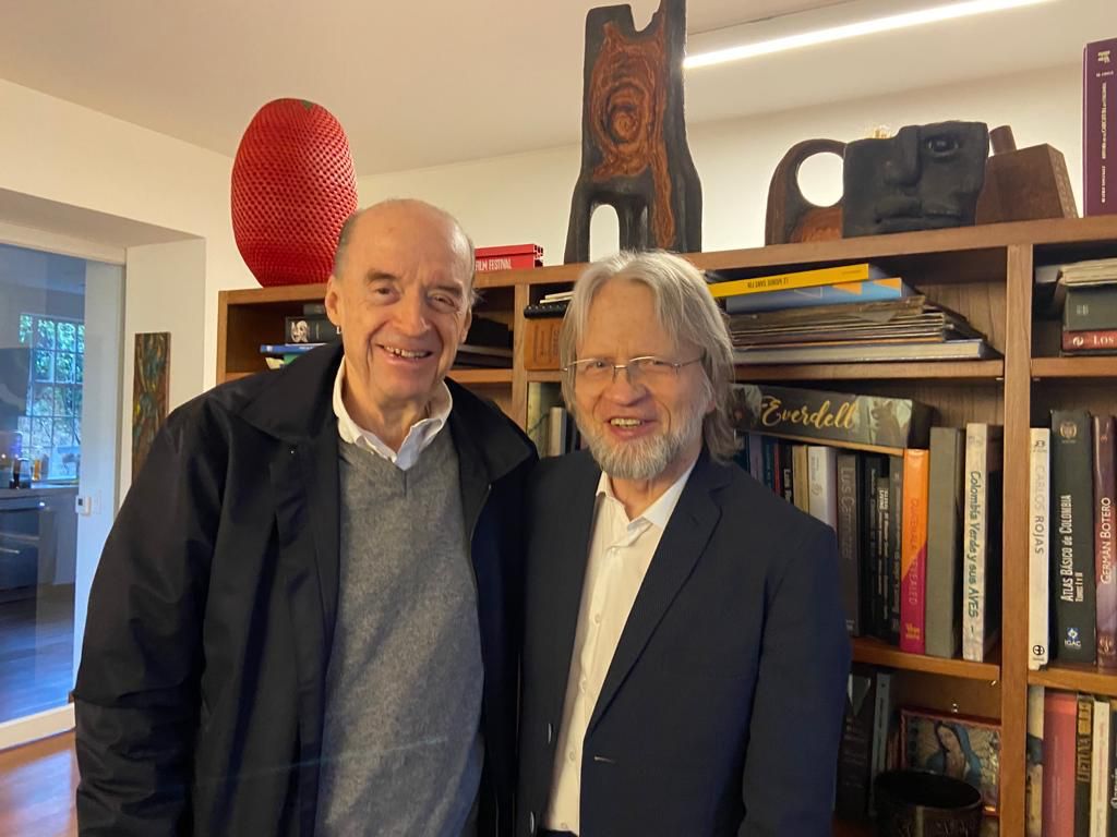 #NoticiaW | En las últimas horas el canciller Álvaro Leyva y Antanas Mockus se reunieron para que el 
exalcalde se monte al bus de la paz total con una propuesta de cultura ciudadana. &gt;&gt; wradio.com.co
