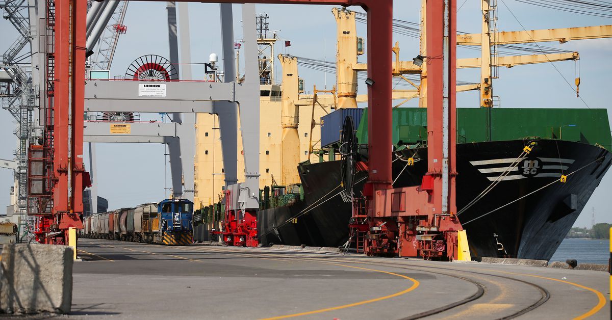 Canada's trade surplus widens to C1.92 bln in January on food, autos