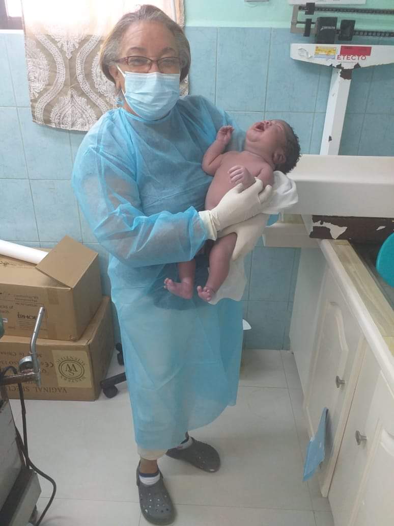 CubacooperaGu's tweet photo. Hablar de #Mujer en el sistema de Salud Pública cubano🇨🇺, donde representan más del 70% de los trabajadores, es también hablar de sensibilidad, fortalezas, entrega y esfuerzos, duplicados en cada jornada. #DiaInternacionalDeLaMujer
#CubaCoopera https://t.co/JXEZgMadyf