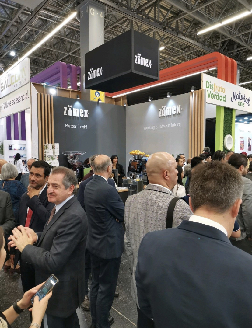 ZumexLATAM's tweet photo. ¿Estás buscando mejorar tu negocio de #Retail en #México? 💪🚀 
Únete a nosotros en #ExpoANTAD2023 y descubre lo último en soluciones de exprimido que harán crecer tu negocio.

📢Stand 2043 BC
📅 7-9 Marzo, 2023
🌍Guadalajara Jalisco, México https://t.co/ULcxUxNQ4z