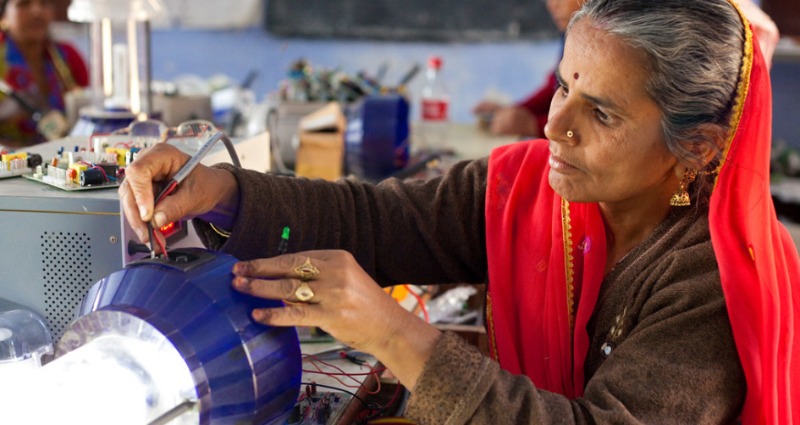 UNFCCC's tweet photo. #ClimateChange affects women, men, boys and girls differently. 

When solutions to climate change address these realities, they are more effective.

For today's #InternationalWomensDay, here are 5 reasons why women are essential for climate action 👇