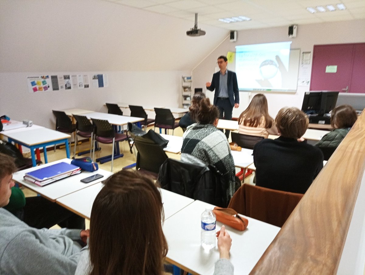 ProfGauchard's tweet photo. #BTSPIM Ce matin les étudiants de BTS Professions Immobilières de 2eme année du @ClaudelLycee ont bénéficié de l'intervention d'un fiscaliste de KPMG qui a présenté "La fiscalité des revenus du patrimoine immobilier". Un grand merci à @KPMG Normandie.
#immobilier #fiscalité https://t.co/21dSke3wpz