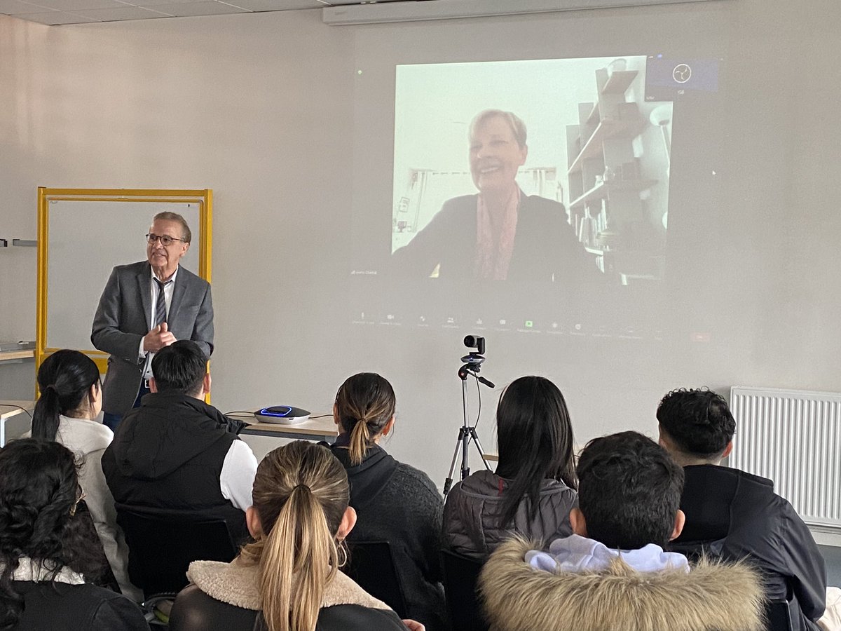 BERTHELOT1's tweet photo. Chantal Arens, première présidente honoraire de la Cour de cassation @Courdecassation En visioconférence avec 60 élèves du @lycee_berthelot #HLP #DGEMC @actoulouse @DSDEN31 et en présence de M. Marty, conservateur en chef B.U. @UT1Capitole https://t.co/4z3EZVAzvj