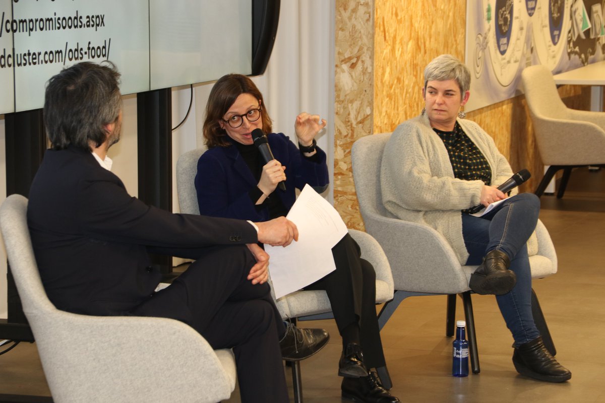 jlarrag's tweet photo. 🤝Interesante jornada ayer con empresas, asociaciones y agentes del mundo económico en torno a la implantación de los ODSs. Un trabajo fundamental para seguir avanzando hacia un modelo de #competitividad sostenible a nivel económico, social y medioambiental. #EtorkizunaEraikiz https://t.co/0y7wqpLn21