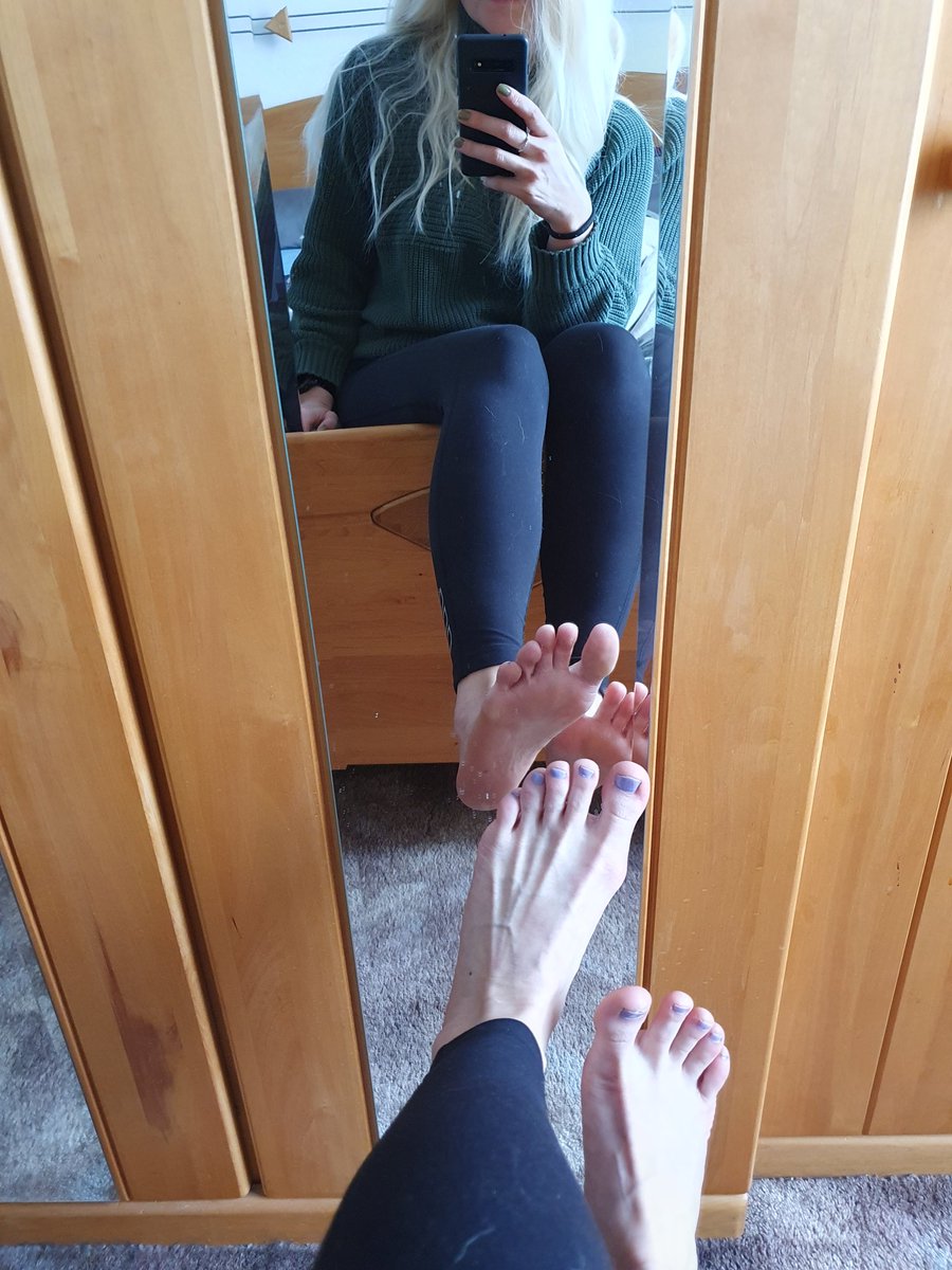 HappyDirtyFeet's tweet photo. https://t.co/A6TTNsrlp6
Von oben oder unten? #Füße #feet #bignaturals #beautifulgirl #onlyfans #toes #soles https://t.co/A4hpC1Nl3P
