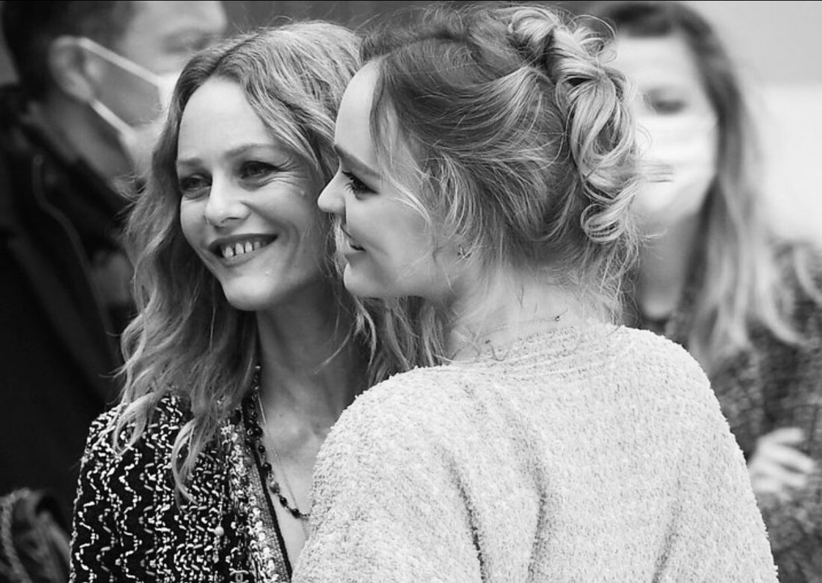 GellertDepp's tweet photo. There’s no better day than today to celebrate the women who gave us real role models in a time when it felt like everyone was telling us who we have to look to.
This year just feels even better- Happy #InternationalWomensDay ❣️ https://t.co/5r1PRKxiVG