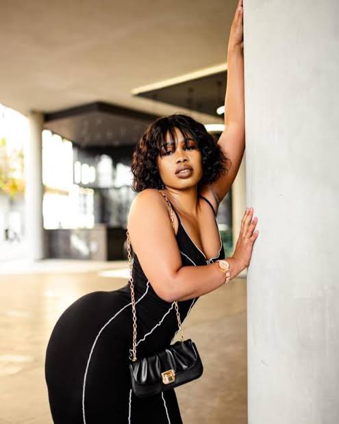 joy_zelda's tweet photo. WHOS MORE BEAUTIFUL 
Retweet for Xoli
Like for Wandi
#ThisBodyWorksForMe
Samke https://t.co/V59SSrRX0J