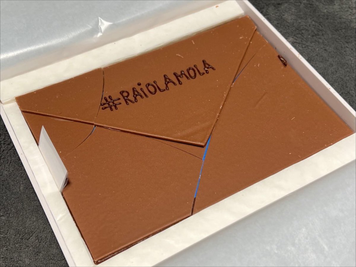 SEOGalicia's tweet photo. Gracias @raiolanetworks por ser el mejor #hosting 😍, por ser magníficas personas 🥰 y por endulzarnos las tardes 🍫. ¡Feliz 9º aniversario! #raiola #raiolanetworks https://t.co/I2ZZ4zEO9f