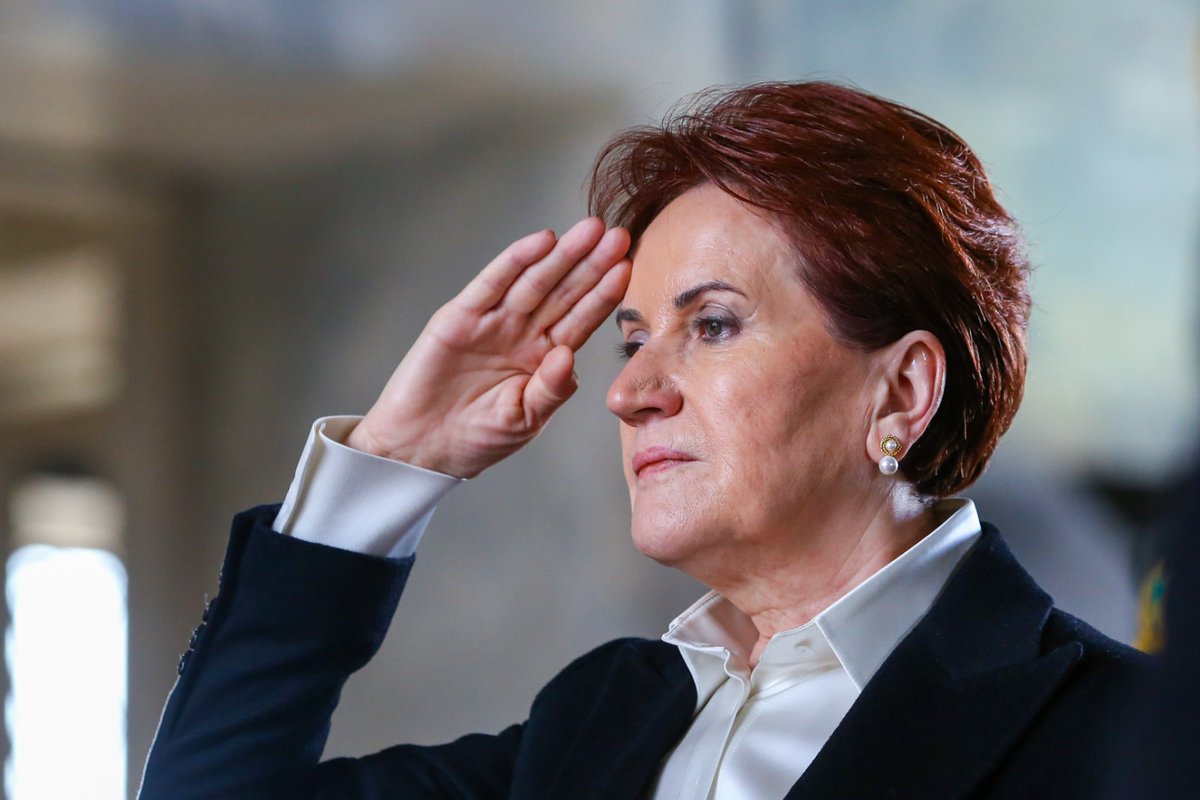 meral_aksener's tweet photo. Bugün 8 Mart Dünya Emekçi Kadınlar Günü’nde, ülkemizin dört bir yanından gelen kadınlarla birlikte;

Anıtkabir’de, Atatürk’ümüzün huzurundaydık…

Tıpkı 100 yıl önce olduğu gibi;

Cumhuriyetimizin yeni asrında da kadınlarla birlikte tarih yazacağız!🇹🇷 https://t.co/iGx4kqiN3P