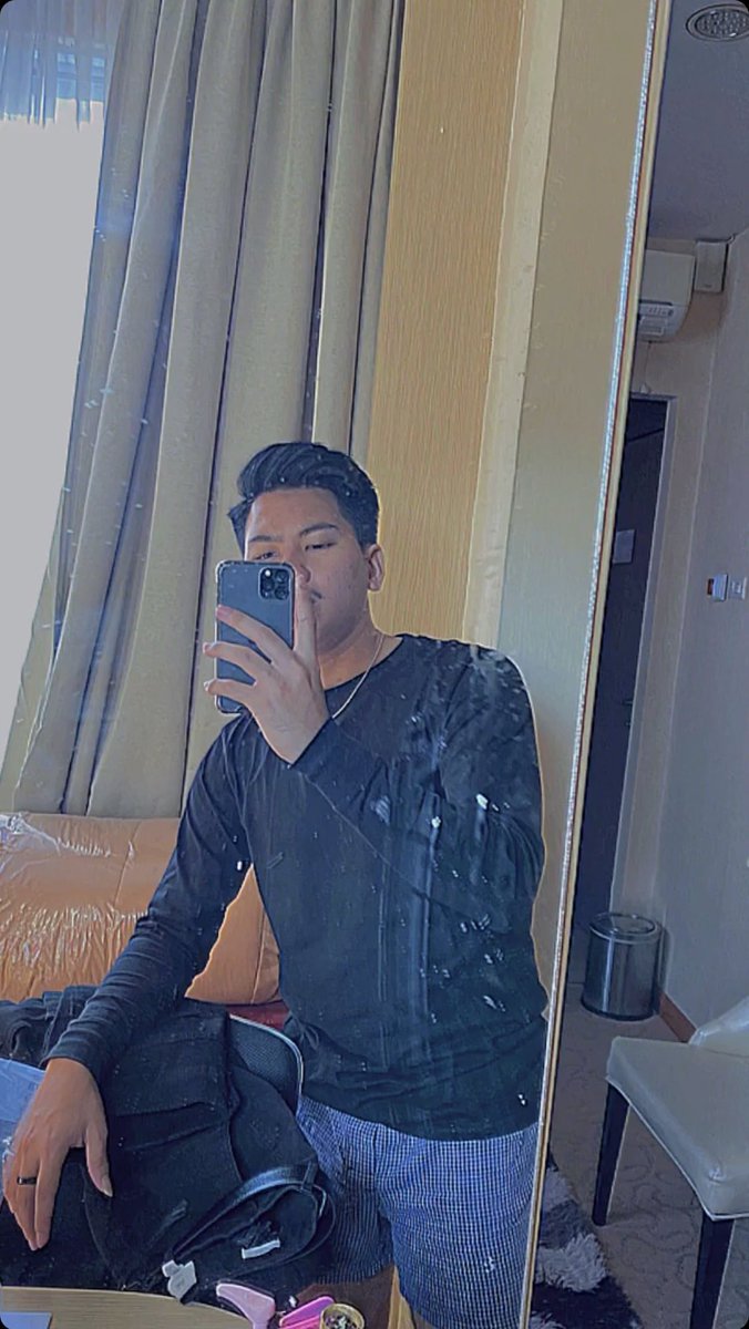 ronyydmd's tweet photo. Gabut dkamar mulu. Ada yg mau nonton ga? #batam #girls https://t.co/sRxOA4KTfn