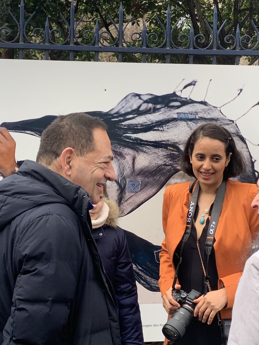 JeanLucRomero's tweet photo. Inauguration de la superbe exposition photographique de Amira Al-Sharif sur la vie quotidienne des femmes yéménites, en cette #JIDF. 

Une mise en lumière de la résilience de ces femmes et un message fort d’espoir. 

@Paris est fière de vous compter parmi ses lauréat.e.s #ICORN. https://t.co/ElEoCA0KaO