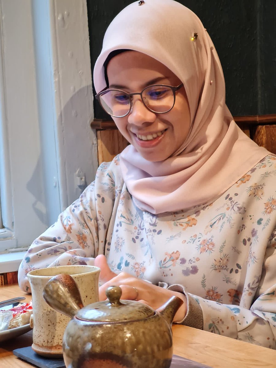 "A woman should (blah blah blah...)
You shouldn't be too ambitious (blah blah blah)."
Just smile and let it go with the wind.

Only a die fish go with the flow; a firm fish choose their flow.

#InternationalWomensDay