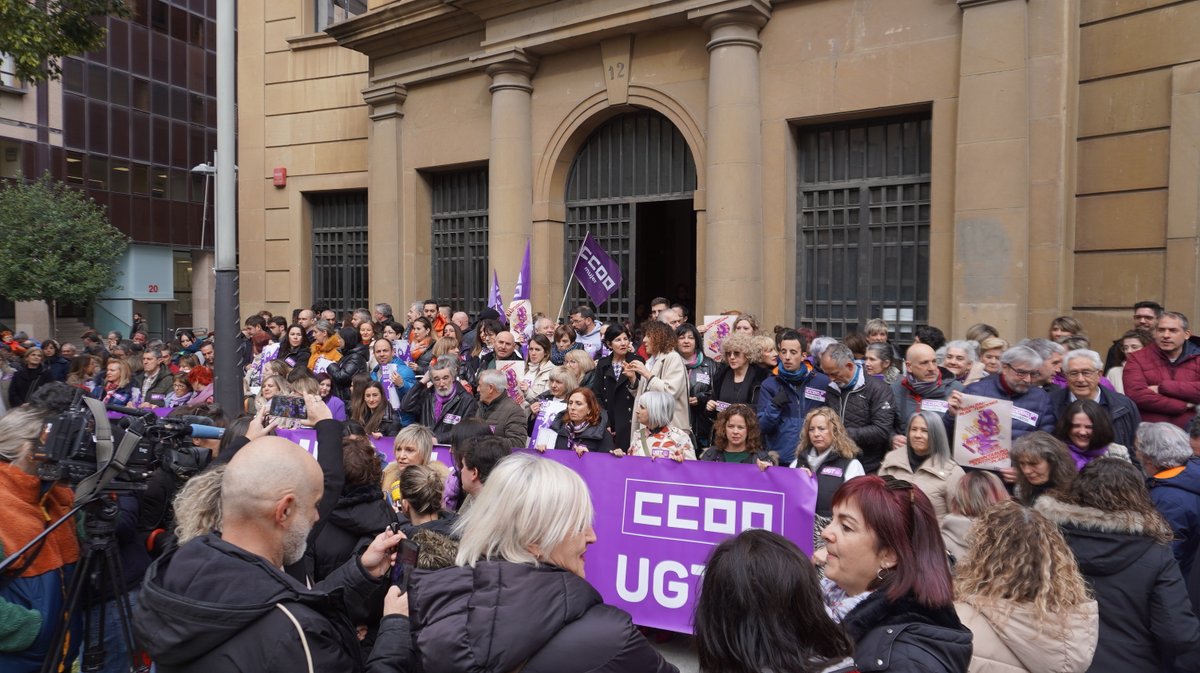 #LosPlanesSalenBien #8M

🟣Algunas imágenes de la concentración de hoy. Gracias a todas por acercaros y mostrar vuestro compromiso con la lucha de las mujeres trabajadoras.