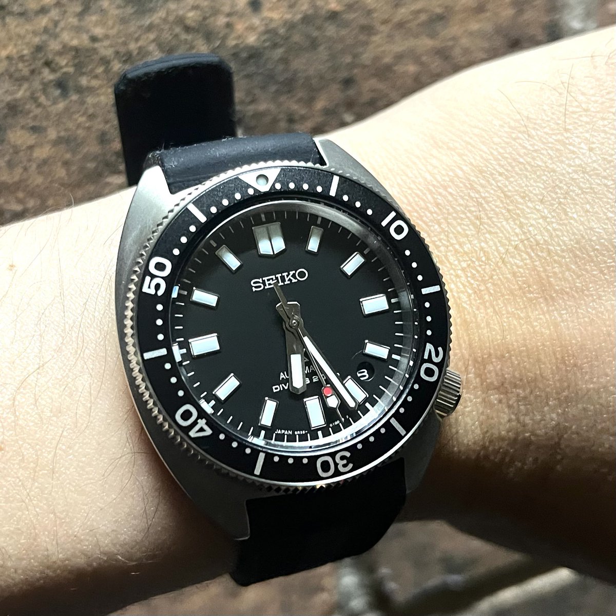 昨日の昼に香港から注文した時計が１日で届いた。Amazonと変わらん速さにビビる。
スリムタートル、いいやん！#SPB317 #seikoprospex