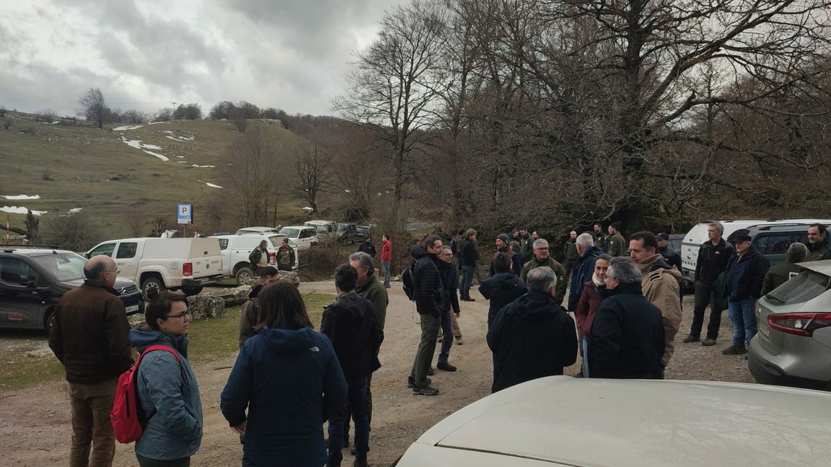 Finalmente 56 personas de toda la cadena de valor estarán presentes en la Jornada. Esperemos nos respete la lluvia. En primer lugar se contaran los resultados forestales y que mejor lugar para ello que los hayedos de #Urbasa !! Empezamos!!