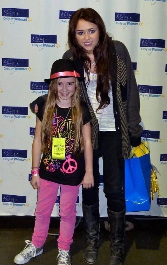 rembeloved's tweet photo. just reminding u all that this picture exists @SabrinaAnnLynn https://t.co/6E9WEVG81S