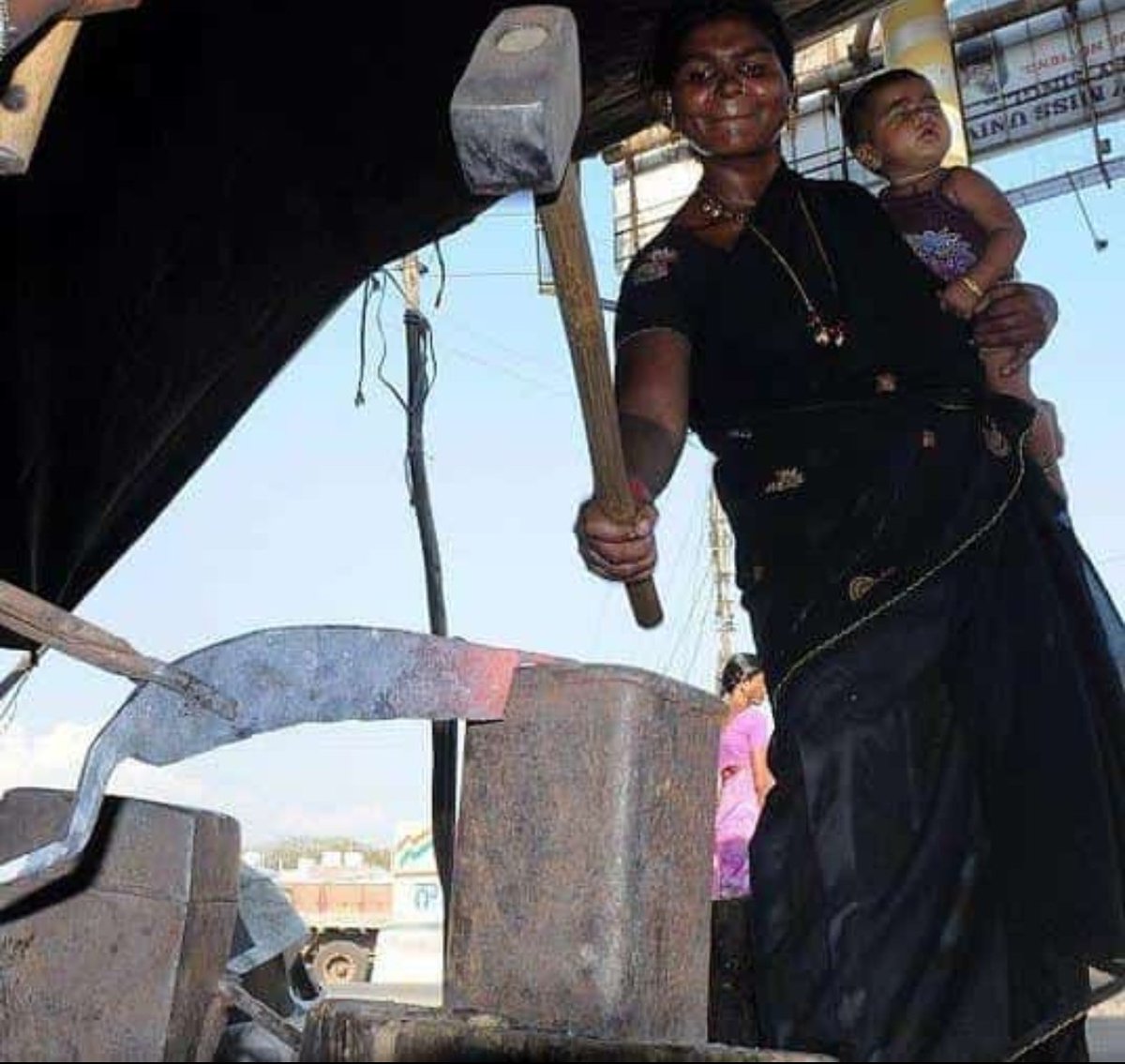 MsharmaB's tweet photo. Someone shared this picture and wrote "happy women's day" .. this one truly symbolises the woman power !! And we have ample examples in our country, and possibly  no one wishes these women " a happy women's day" I think it's a way of life, sthg. to live for, sthg. To live with https://t.co/RxoWnmcady