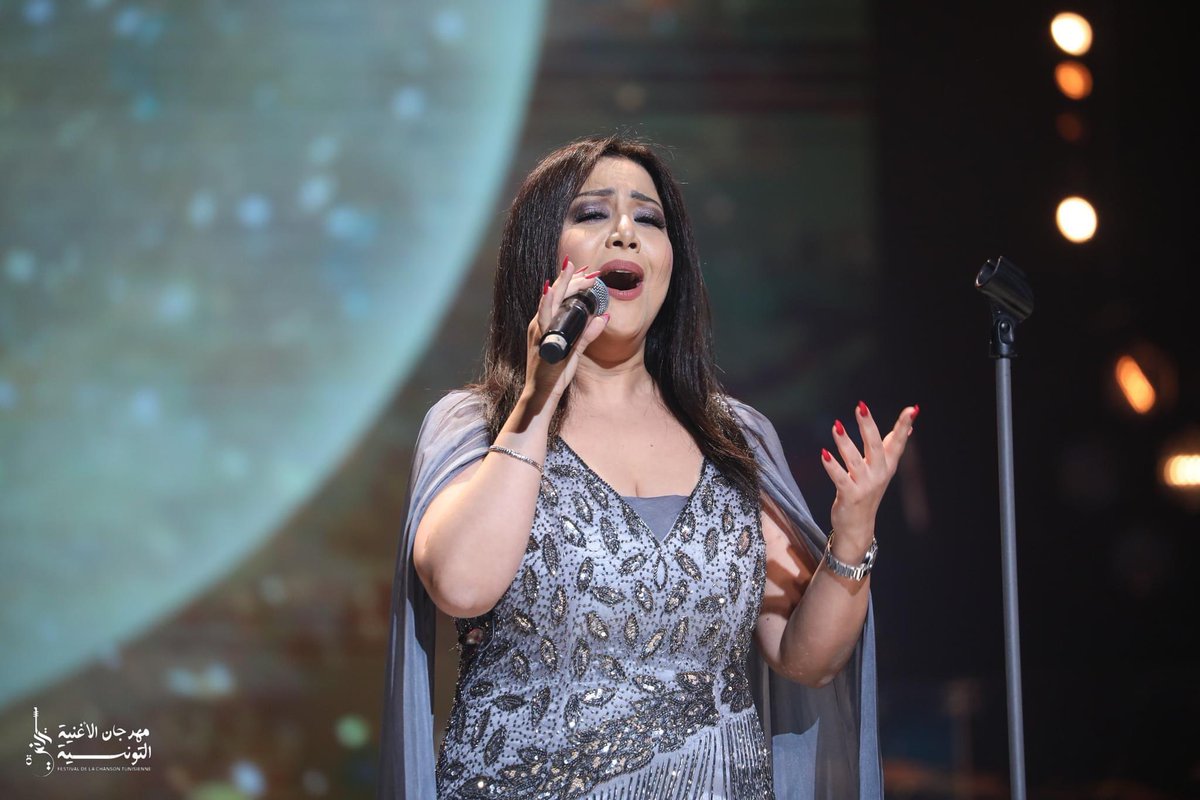 GhadaodiBen's tweet photo. سيدة الطرب المتألقة و المبدعة دائما يسرا محنوش في إفتتاح مهرجان الأغنية التونسية في دورته ال 21 حفل تكريم الفنانة الراحلة ذكرى. 
@yosramahnouch https://t.co/scD7AefP8K
