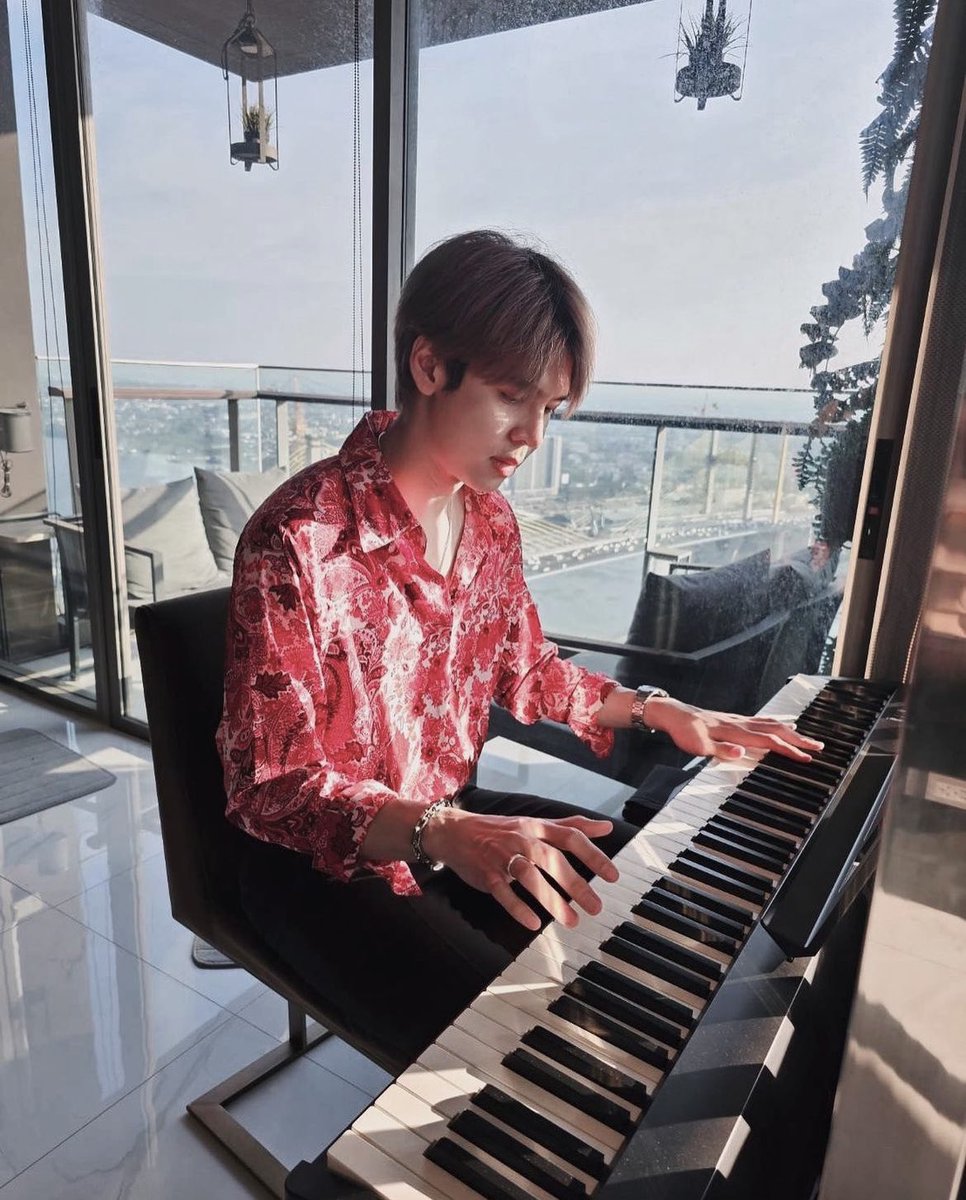 JobYosatornPH's tweet photo. Will you play a piano for me? I really want to see you playing a piano while singing 🥺

@JobbyNoo 
#jobjaab
#NooJobby
#yosatorn_job
#JobYosatornPH https://t.co/UZphfObpvM