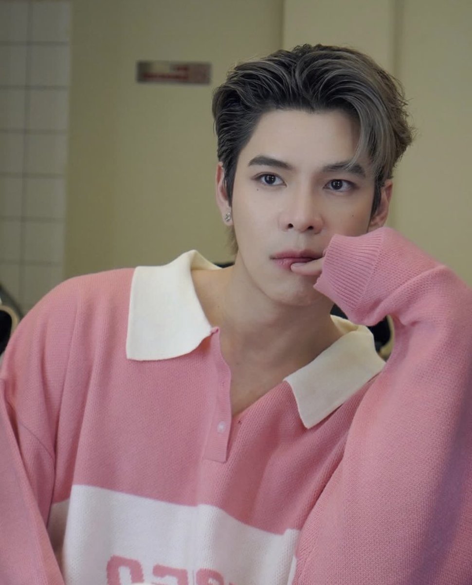 JobYosatornPH's tweet photo. Thank you for letting me meet this man. I just can't stop staring at him. His ethereal beauty is such a chef kiss 💋

@JobbyNoo 
#jobjaab
#NooJobby
#yosatorn_job
#JobYosatornPH https://t.co/g2BzFn6Ahf