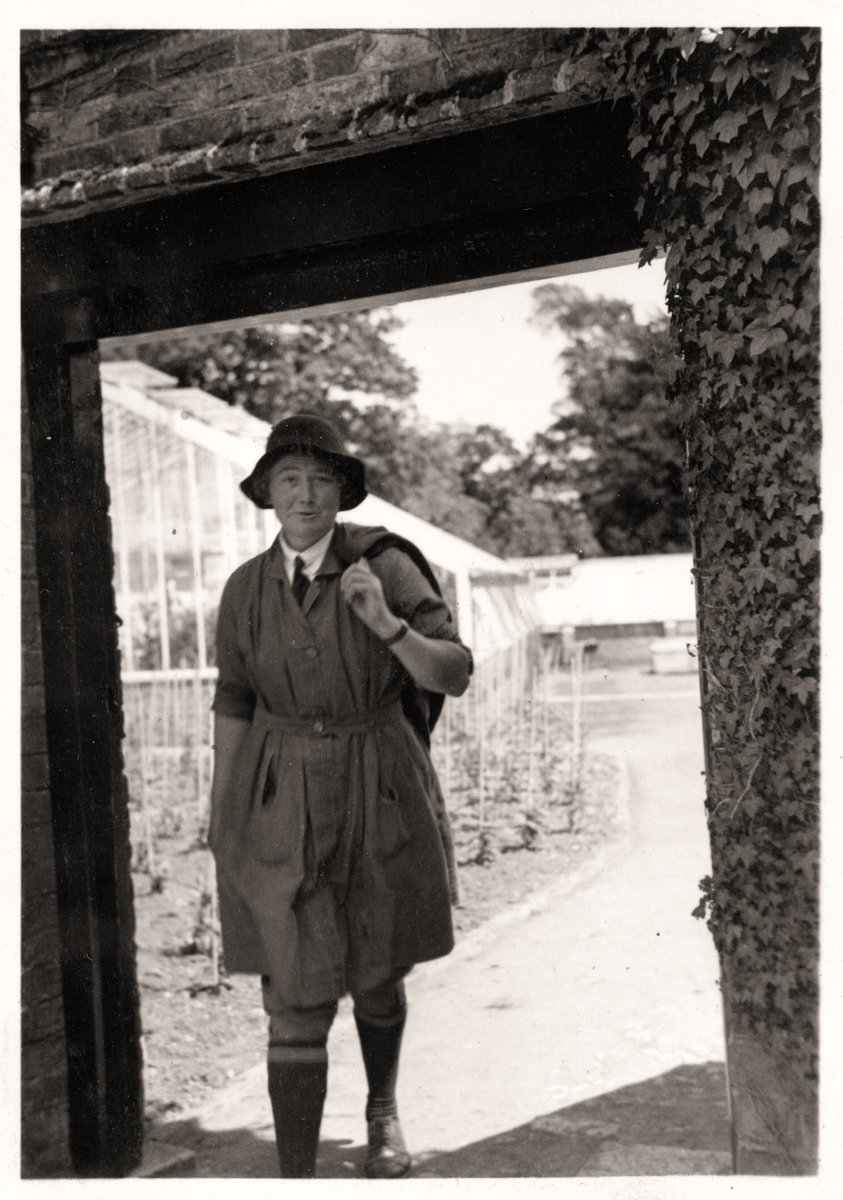 pathavers's tweet image. Remembering some of my horticultural heroes @waterperry on International Women’s Day. Beatrix Havergal, Joan Stokes and Mary Spiller @thegardenstrust @waterperrysimon #InternationalWomensDay #horticulturalheroes #waterperrygardens #gardeningtwitter