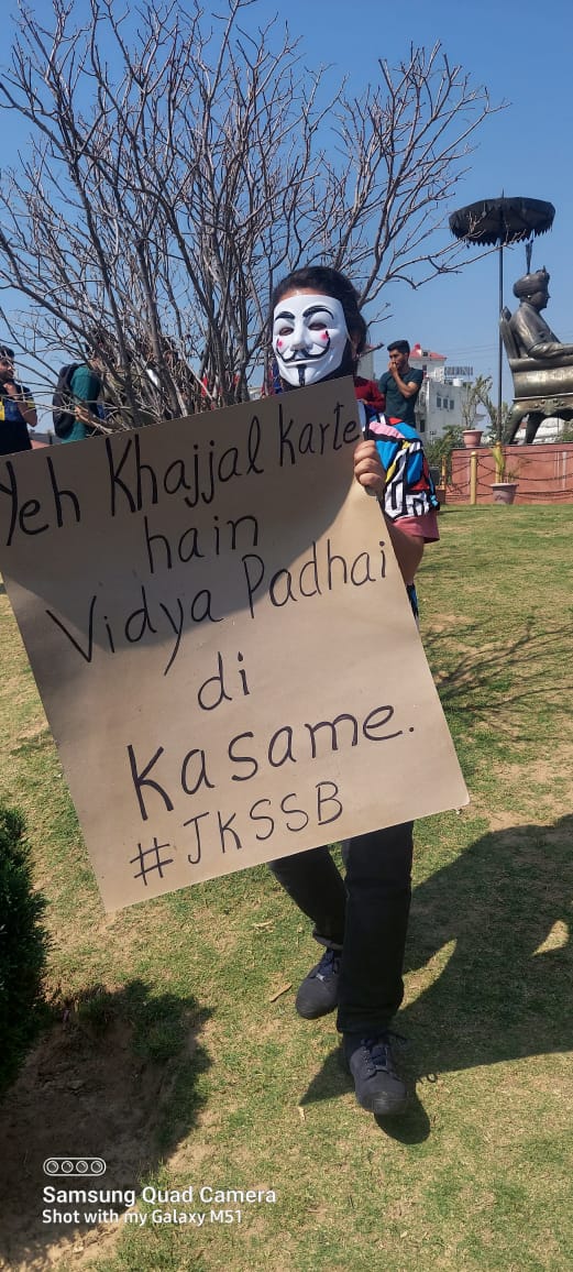 JKStudents_in's tweet photo. Abhi Nahi To Kabi Nahi 🔥 
#JKSSB #AptechBlacklisted 
@vironikaom https://t.co/Hh7eBdlmoj
