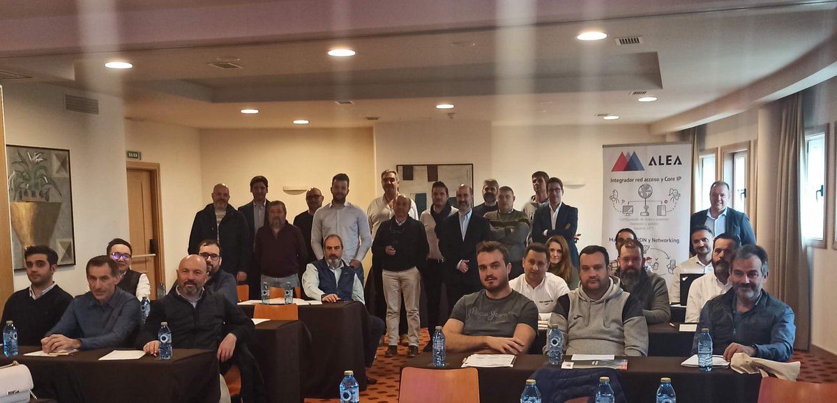 AleaSolucionesS's tweet photo. Ayer en #Santiago dimos cierre a las #JornadasOperadores con un pleno absoluto de asistencia.
Gracias a todos los #operadores que habéis acudido a la cita (también en #Málaga y #Castelldefels) para conocer novedades de @HuaweiEnt y @AleaSolucionesS
#AleaNetworking #AleaCloud https://t.co/hLeOoiBYa6