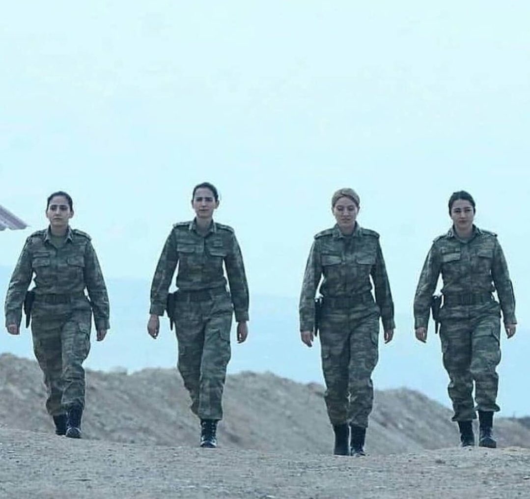 Ecdâdımızın heybeti ma'rûf-u cihândır!
Fıtrat değişir sanma bu kan yine o kandır!