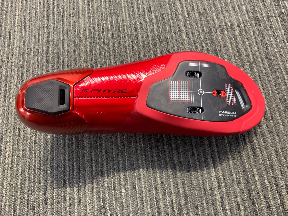 SCS_BECKON's tweet photo. SHIMANO RC9
SH-RC903 レッドが入荷。
新型シマノのフラッグシップレーシングシューズの赤色が初入荷😊
深く落ち着いた色味の赤です。
#ベックオン #beckon #ビンディングシューズ #spd_sl #SHIMANO #シマノ https://t.co/tzwzYnk4vv