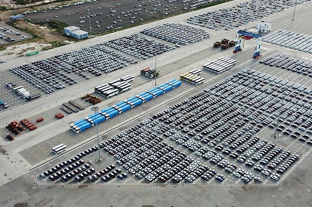 YRanaraja's tweet photo. Due to huge RORO layoffs in Hambantota Port from East Asia to Africa and America, Hambantota Port has gotten a formal request for a feasibility review on complete vehicle manufacturing mega factory from two leading Chinese automobile companies, investment at least $10-15 billion https://t.co/fdSPN2CGhD