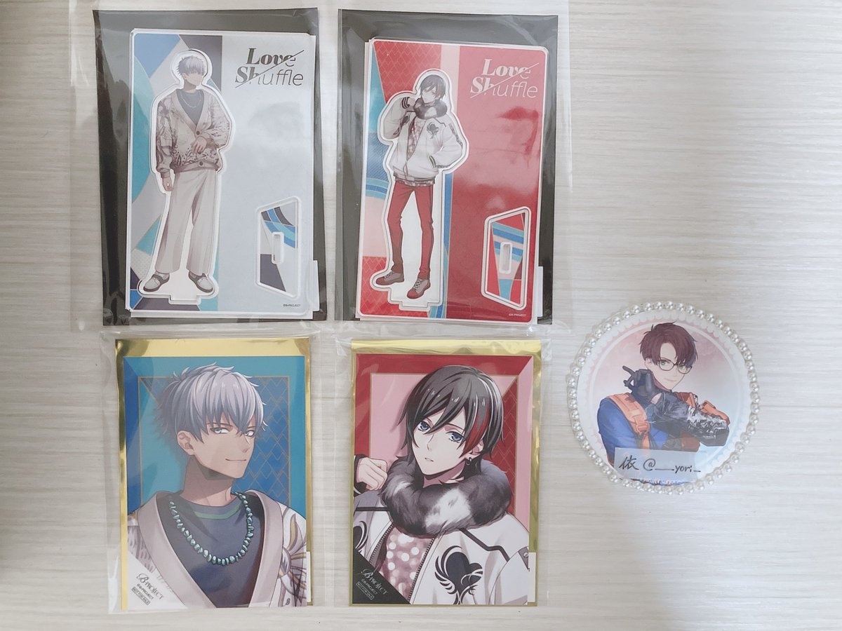 ______yori__'s tweet photo. 【交換】B-PROJECT Bプロ Love Shuffle 缶バッジ ハート ブロマイド アクリルスタンド

譲✧北門 金城 愛染 *王茶利 野目 唯月 遥日 不動 殿

求✧同種 釈村

✧ハート缶3段目はホロ/グリッター
✧郵送＞池袋手渡し希望
✧別ツイまとめて、*を含めてのお取引優先
✧お返事にお時間頂く場合がございます https://t.co/vrTThZnnur