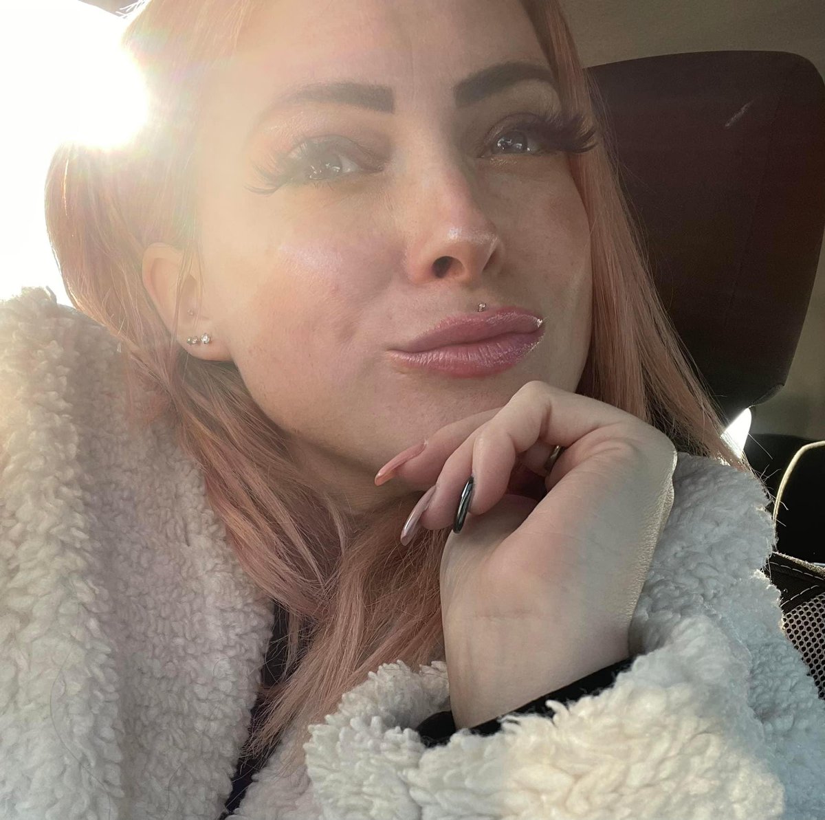 ❤️ Solidarity to all the women who’ve been objectified, sexualised, patronised, underpaid, ignored and mansplained - you’re beautiful &amp; amazing and never doubt it ❤️ 
You are valuable- You matter.
👉🏻 You CAN have it all - whatever that means to you ❤️ #InternationalWomensDay