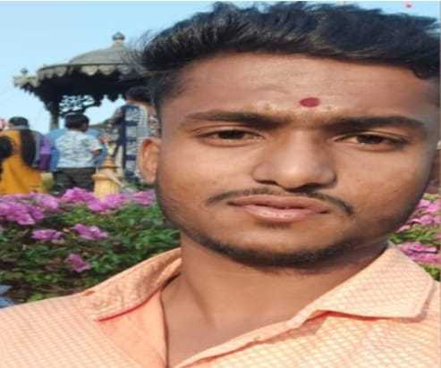 HateDetectors's tweet photo. A group of miscreants brutally killed a 21-year-old youth in #Machhe village in #Belagavi district.
The deceased has been identified as #PrateekLohar, a resident of #Majagaon village.
#Karnataka #HateCrime https://t.co/yvwFShxaCt