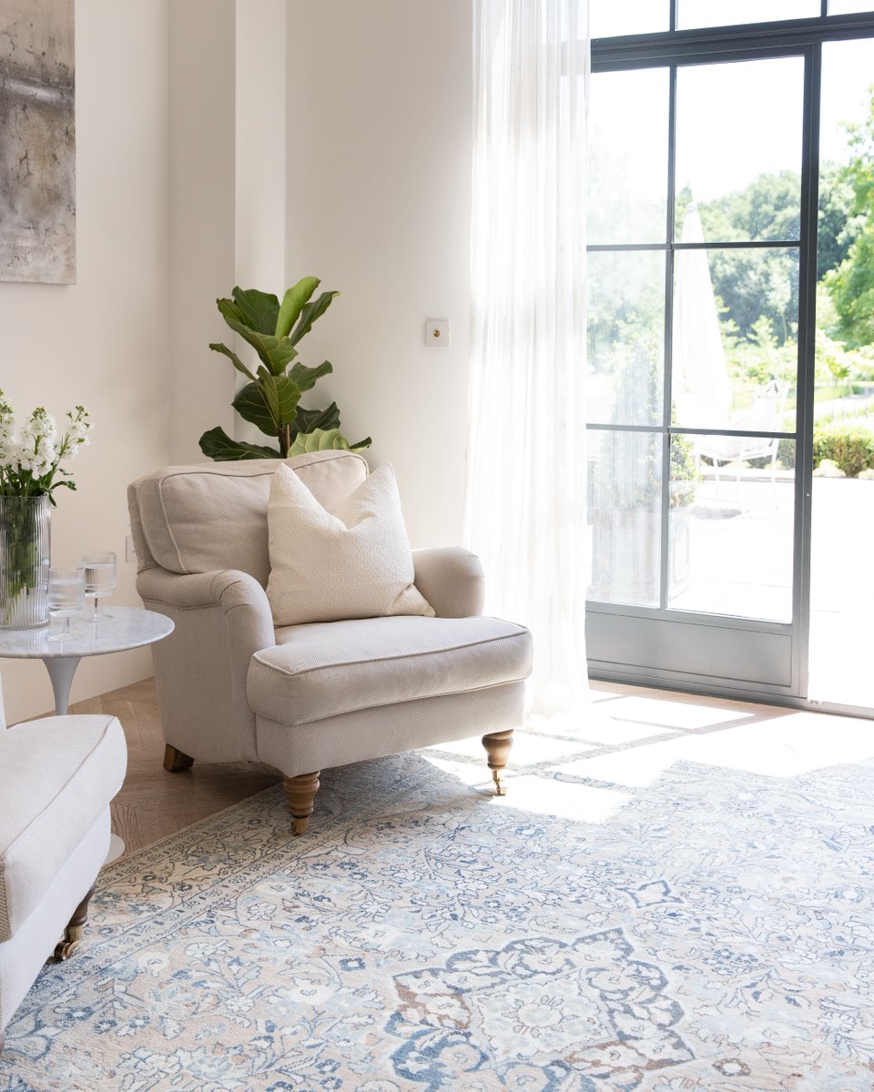 Decorex_Intl's tweet photo. Lila Rugs are the perfect finish to a Scandinavian design, aiding the merger of simplicity and minimalism within a room. Some call beige boring however in these designs it adds a luxurious touch.
#interiordesign #scandidecor #rugs https://t.co/yxb5co01Wv