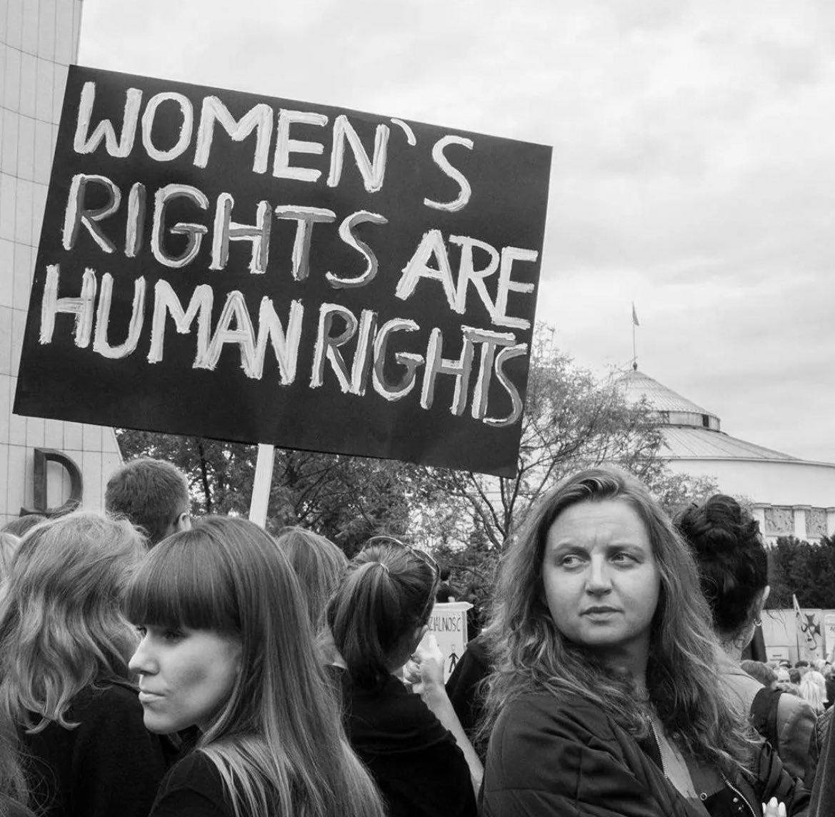 Tarih boyunca; toplumun her alanında eşit hak ve özgürlük talep eden, bu yolda direnmekten vazgeçmeyen kadınların, Dünya Kadınlar Günü kutlu olsun!