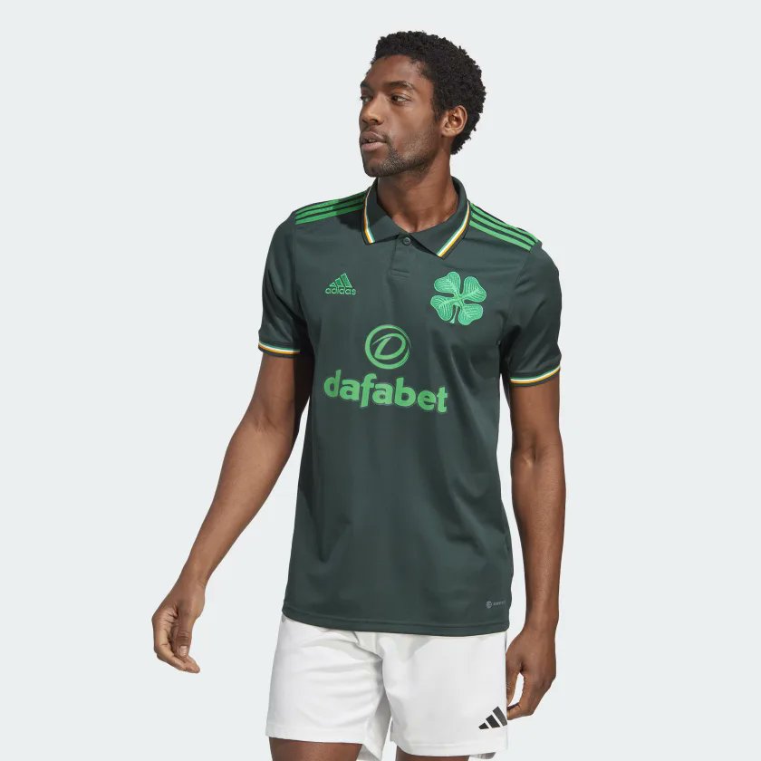CraigCelt's tweet photo. New fourth kit. Retro Celtic cross at the back of the jersey. Tru-colour on the collar and sleeves.

Not going to lie, I'm tempted! https://t.co/aciYPSXBO1
