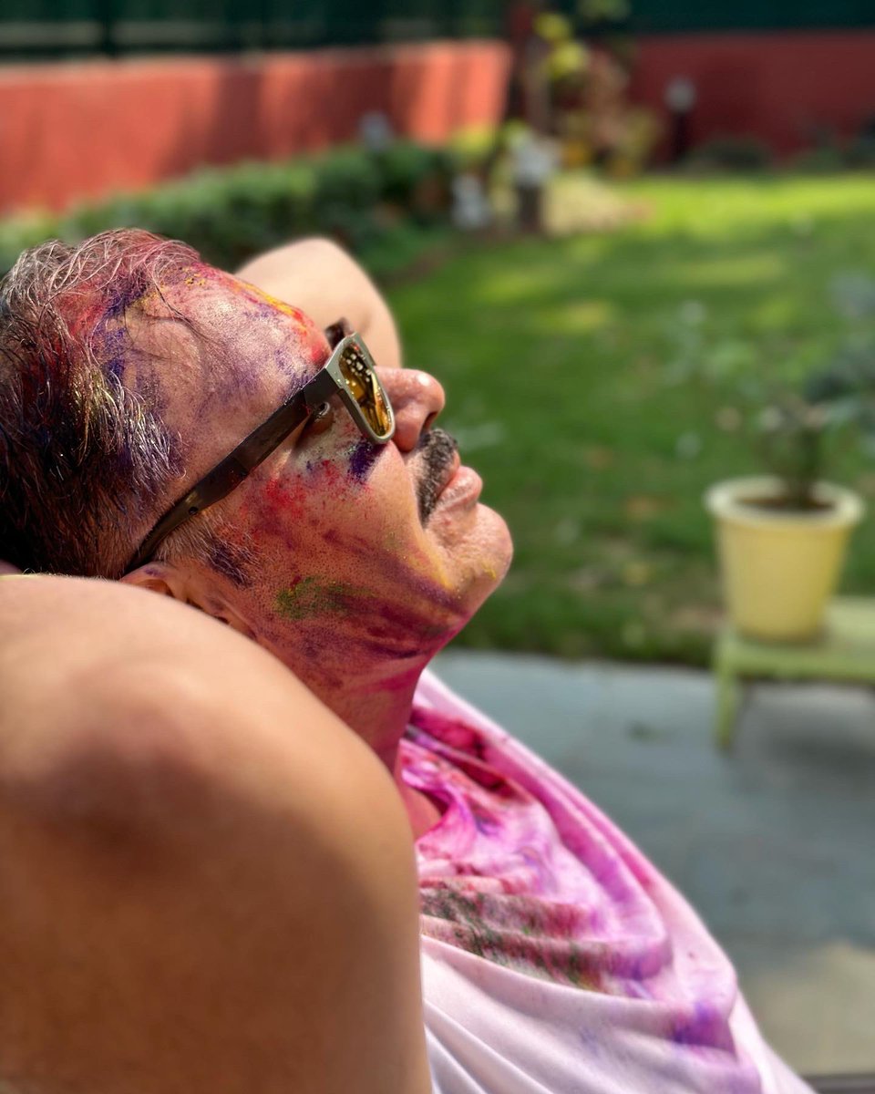 ManinderIPS's tweet photo. प्यार के रंगों से भरो पिचकारी, स्नेह के रंगों से रंग दो दुनिया सारी।#happyholi #holifestival #holikaholika #dhuleti #delhi #buranamanoholihai #holispecial #holicelebration #lutyensholi #festivalofcolor #delhidiaries #mydelhidiaries #maninderpawarips https://t.co/z7VOg707GP