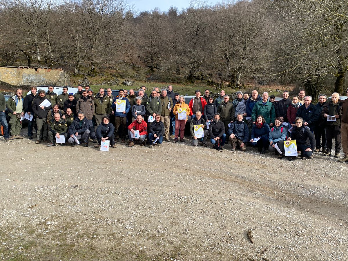 Que no falte Foto de Grupo con los carteles! Seguimos en la Jornada Técnica Final  GO FAGUS con <a href="/FCesefor/">Fundación Cesefor</a> <a href="/agrestascoop/">AGRESTA S. Coop.</a> <a href="/Madera_Plus/">Madera Plus</a> <a href="/NavarraAdeman/">ADEMAN_Navarra</a> <a href="/CETEMAS/">Fundación CETEMAS</a> <a href="/hazifundazioa/">Hazi Fundazioa</a> <a href="/foraforestech/">föra</a> @mapagob @redrunacional