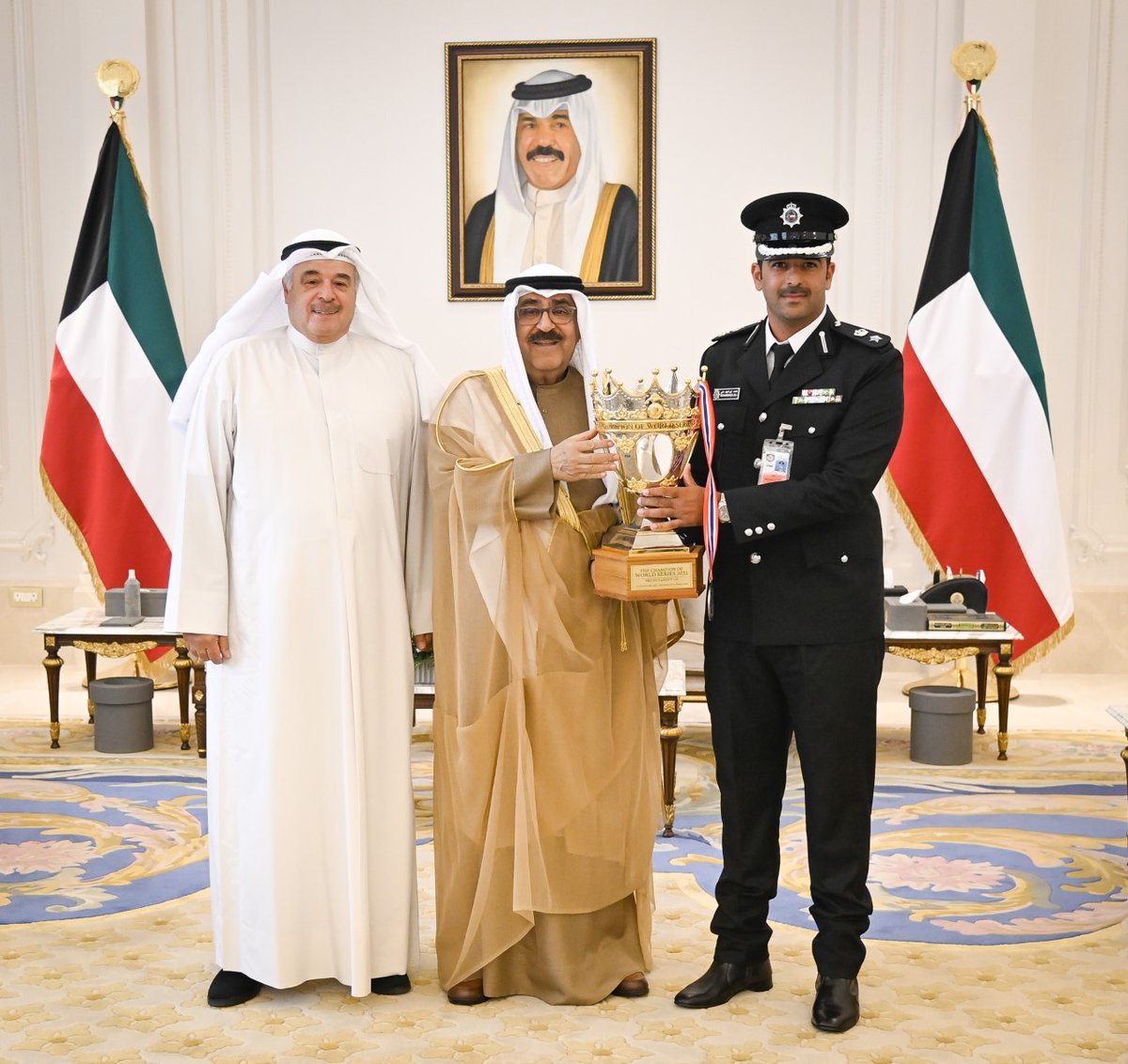 kuna_ar's tweet photo. سمو نائب الأمير وولي العهد الشيخ مشعل الأحمد الجابر الصباح يستقبل المقدم محمد بوربيع الحاصل على لقب بطل أبطال العالم لرياضة الدراجات المائية وصاحب الرقم القياسي في موسوعة غينيس
 https://t.co/lkelYu4cJf
#كونا #الكويت https://t.co/bfDosUHXfz
