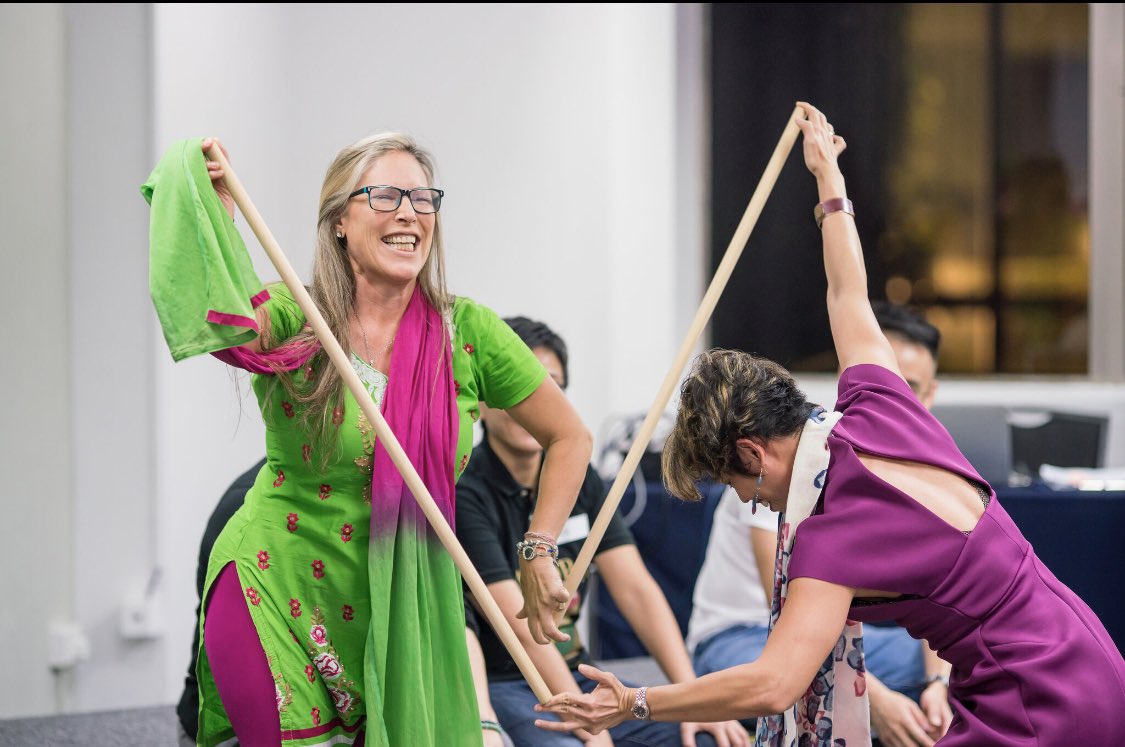 TheCoachPartner's tweet photo. The “dance of listening” beautifully illustrated by our somatic trainers @BeatrizGarciaMx and @SariusPerform 
The body never lies! 

#Somatic #OntologicalCoaching #Newfield 
#CoachTraining #ICF #LeadershipDevelopment https://t.co/eSxnFAIGHG