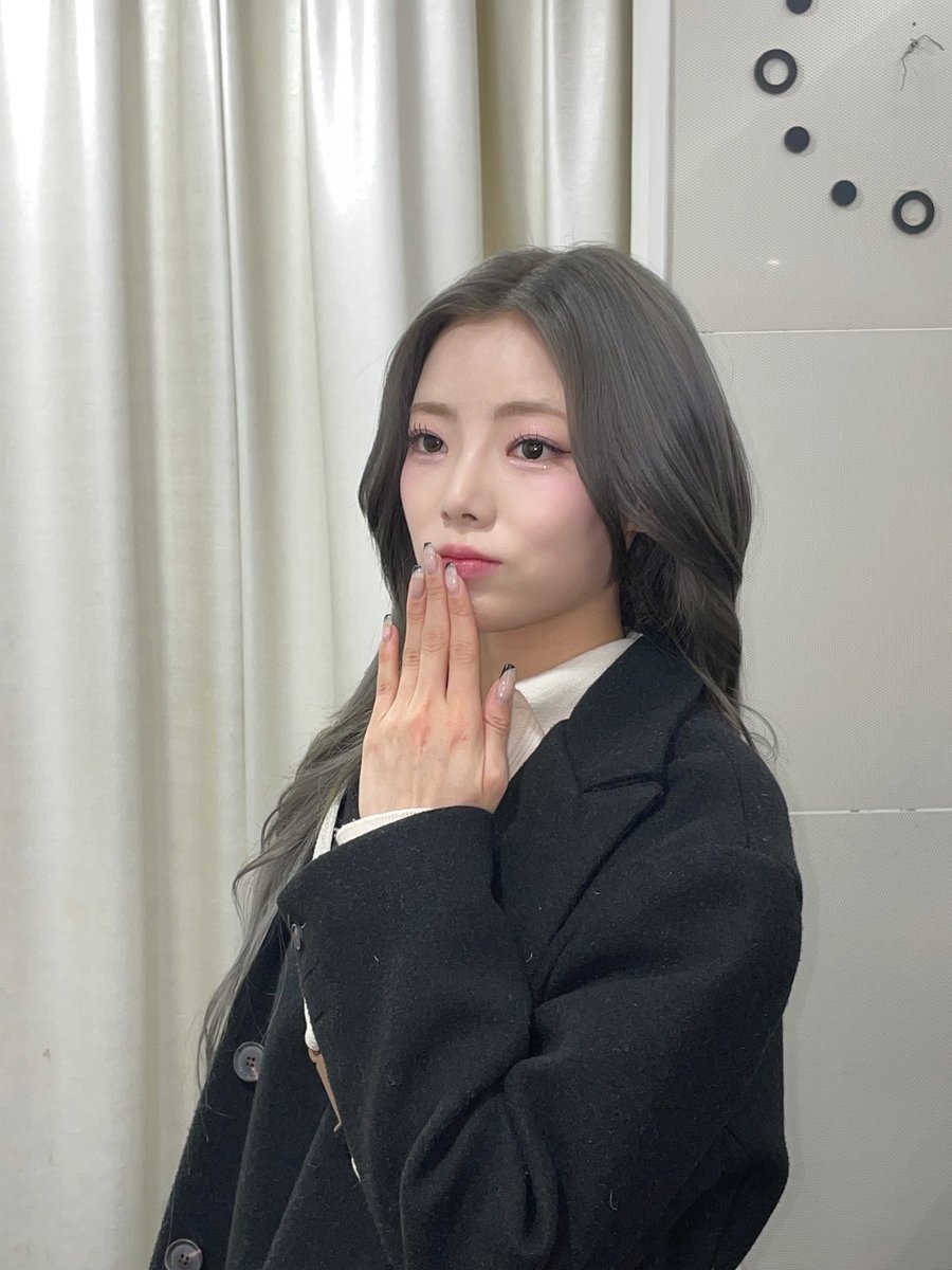 chaeinyonggg's tweet photo. 🐱🫧 https://t.co/uuqsBqFvJQ