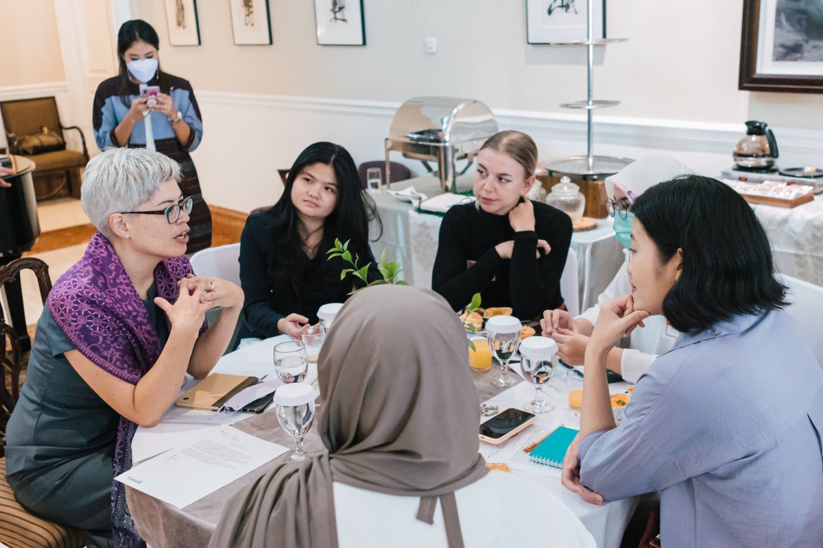 CanadaASEAN's tweet photo. Celebrating #InternationalWomensDay this year by bringing back our annual Speed-mentoring with @CanEmbIndonesia 🇮🇩 , where we connect female leaders from across industries with aspiring female professional and students to discuss career advice. 

#IWD2023 https://t.co/wK0YlJfIrW
