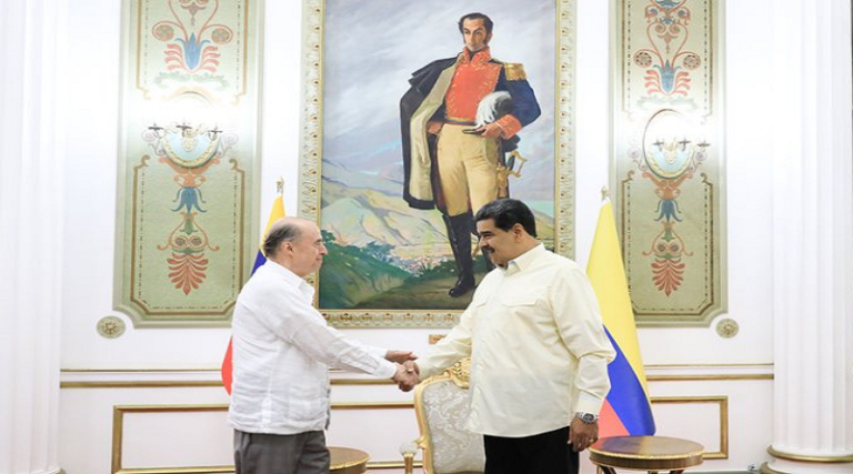 XtraLoco's tweet photo. #GDCInforma|| El Pdte. @NicolasMaduro, dinamiza relaciones bilaterales con Colombia para mejorar la reunificación de las naciones y lograr acuerdos económicos que, garanticen el bienestar de los pueblos hermanos.
#ChávezFeminista
#poupettekenza https://t.co/1G0slxRZAp