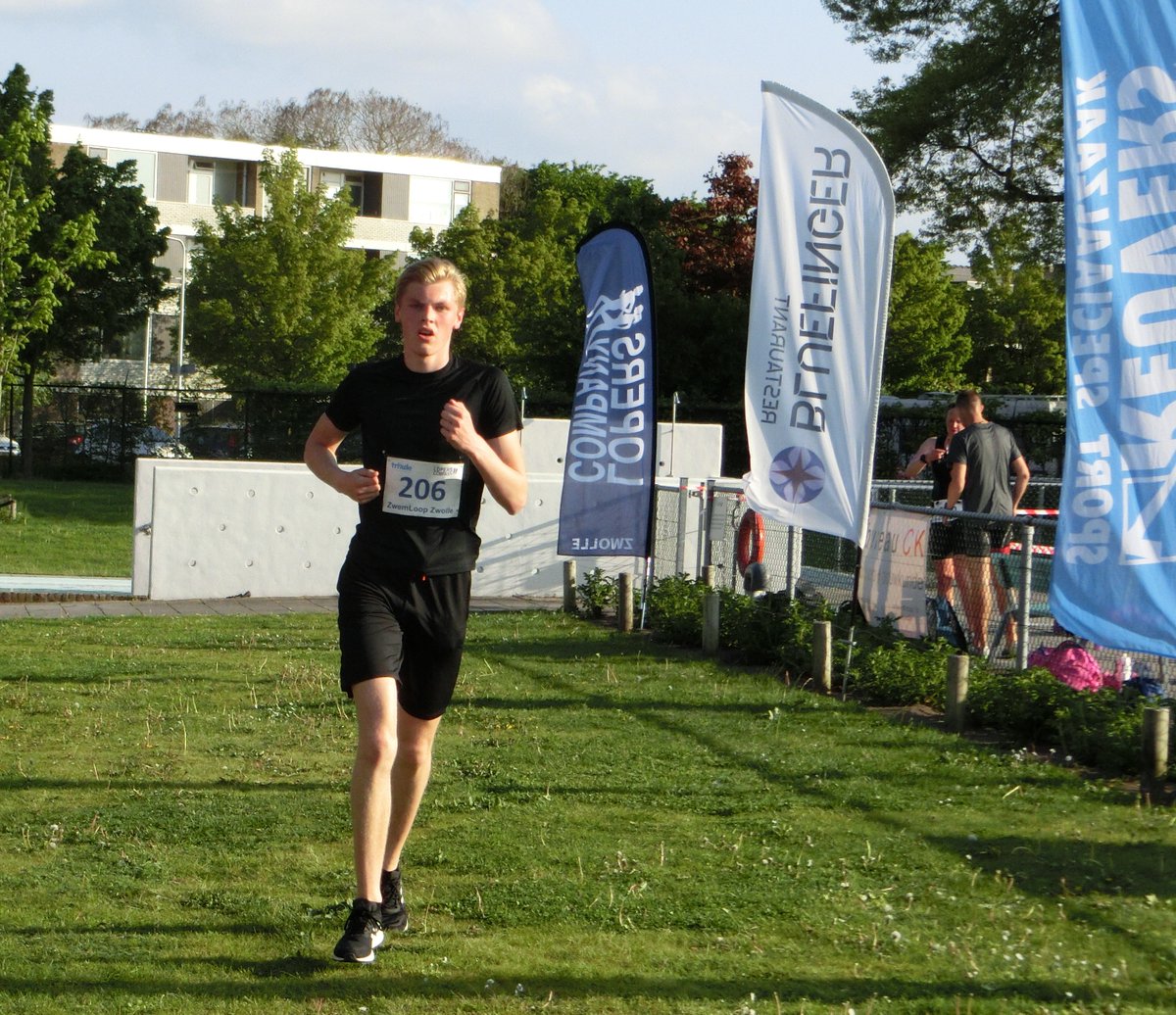 De Zwolse zwemloop in en rond het <a href="/openluchtbad/">Vereniging Openluchtbad Zwolle</a> wordt weer ondersteund door <a href="/bureauCK/">bureau CK</a>, <a href="/LumenZwolle/">Lumen Hotel & Events</a>, <a href="/reuverssport/">Reuvers sport</a>, <a href="/LoperscompanyZ/">LopersCompany Zwolle</a>, <a href="/sailfishbenelux/">sailfish Benelux</a>, <a href="/sparzwolle/">Spar Mulder Zwolle</a> en natuurlijk <a href="/TVTriade/">TV Triade</a>. Dank daarvoor!
Kijk op terp3.nl/zwemloop voor meer info over de zwemloop op 13 mei