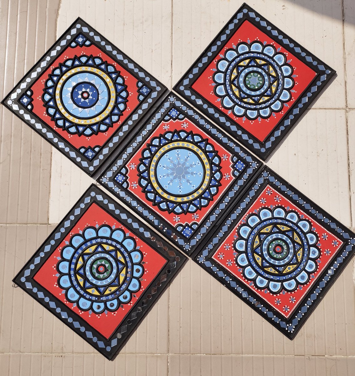 ManjothiZaid's tweet photo. Customised lippanart wall hangings 
🔸 handmade 🔹
🔸 Customisation available 🔹
🔸 dm for orders and queries 🔹
🔶 handmade Mud-mirror work yet they are very durable and waterproof products 🔷
#decoration #homedecor #clay #art #TrendingNow #trending2023 #traditionalart #gujrat https://t.co/6Ii3tj9CHS