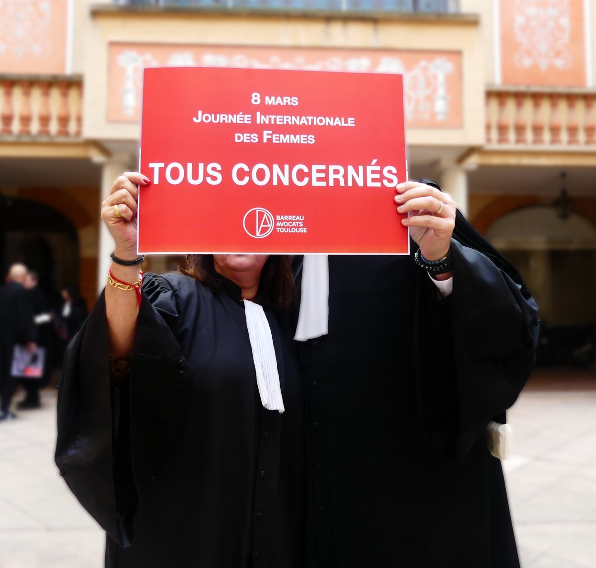 BarreauToulouse's tweet photo. #JournéedesFemmes
TOUS CONCERNÉS
En cette journée internationale des droits des femmes, le Bâtonnier, le Vice Bâtonnier et le Conseil de l’Ordre ont tenu à mettre en lumière les nombreux combats qu’il reste à mener dans le monde pour les droits des femmes https://t.co/X2gDbnbVUs